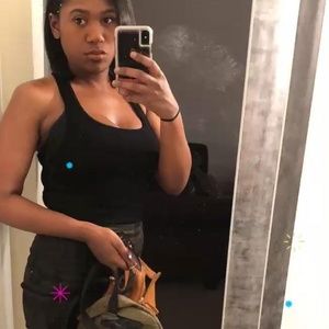 Meet your Posher, Karine